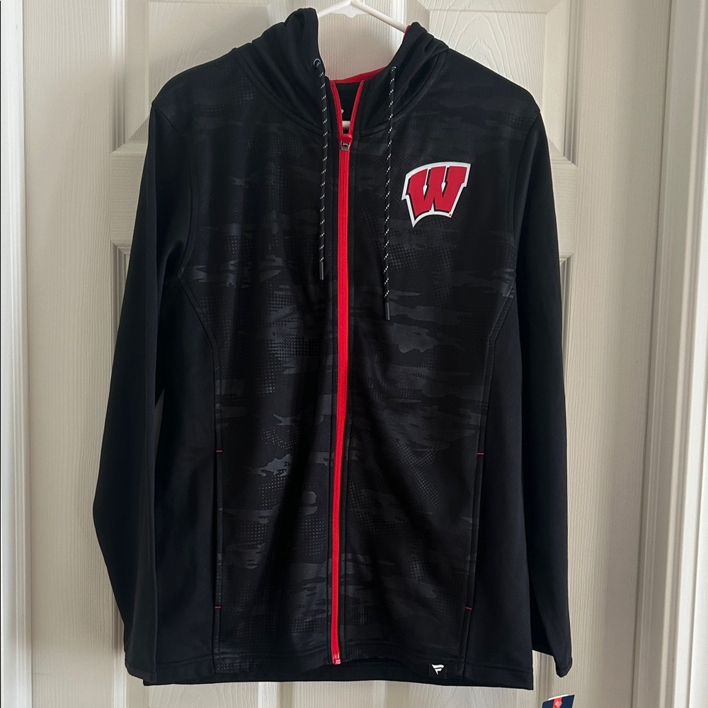 NWT Men’s Fanatics Black and Red Wisconsin Badgers Zip up Hoodie